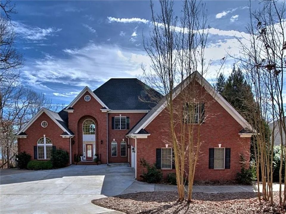 1st image of 121 Winding River Dr