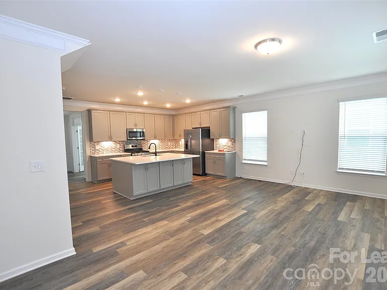 536 Laurel Walk Ln — Photo 9