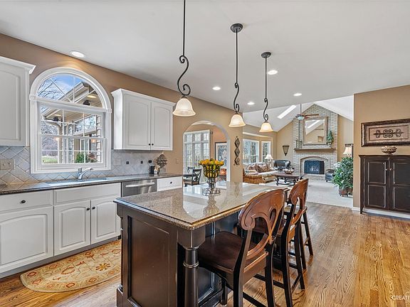 4th image of 1223 Milford Ct