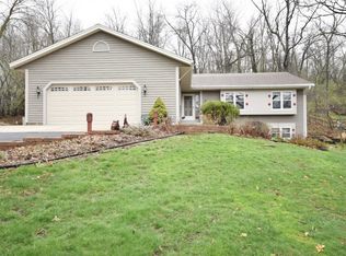 W231S2532 Salter Dr, Waukesha, WI 53186