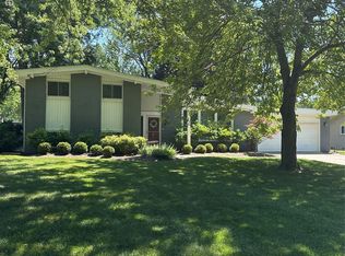 8477 Church Rd, Grosse Ile, MI 48138