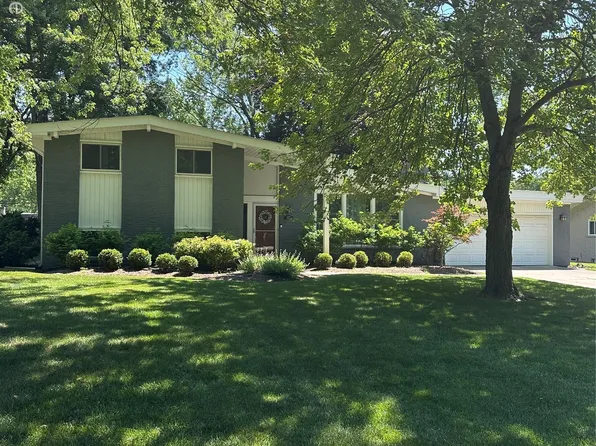 8477 Church Rd, Grosse Ile, MI 48138