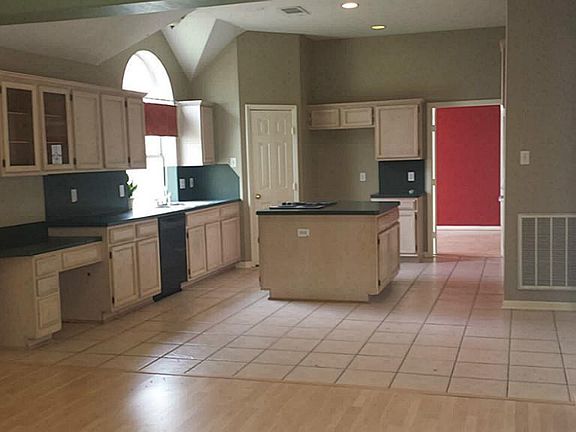 3rd image of 502 Crestridge Dr