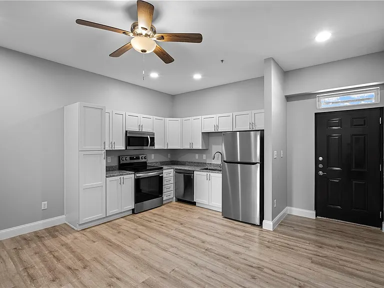 1801 S Staples St — Photo 15