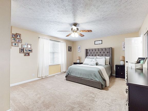 3rd image of 1044 Patio Dr