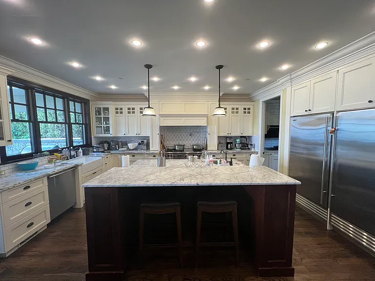 1379 Chartwell Dr — Photo 17