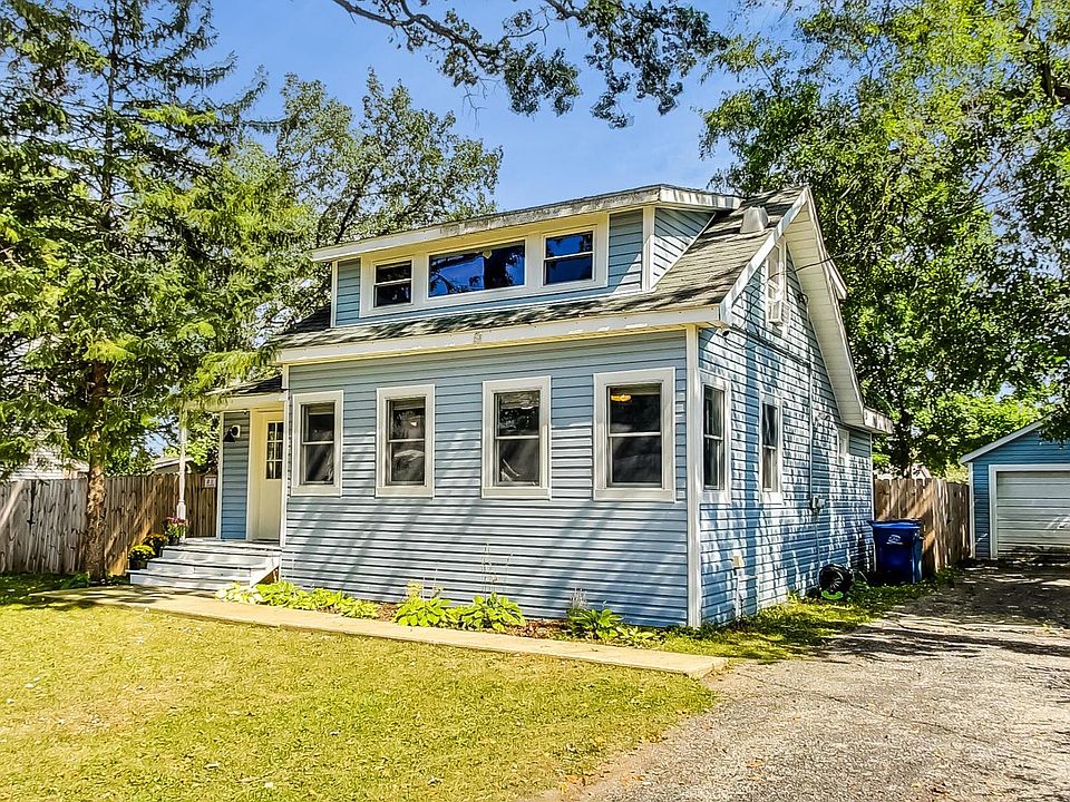 1st image of 141 Oak Knoll Dr