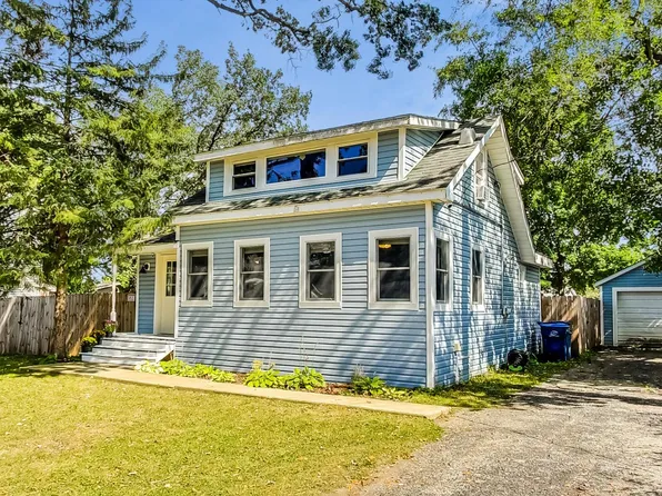 141 Oak Knoll Dr, Lake Villa, IL 60046