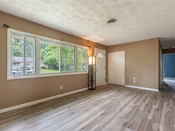 3rd image of 4882 Rainier Dr