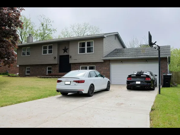 1303 Schroeder Dr, Normal, IL 61761