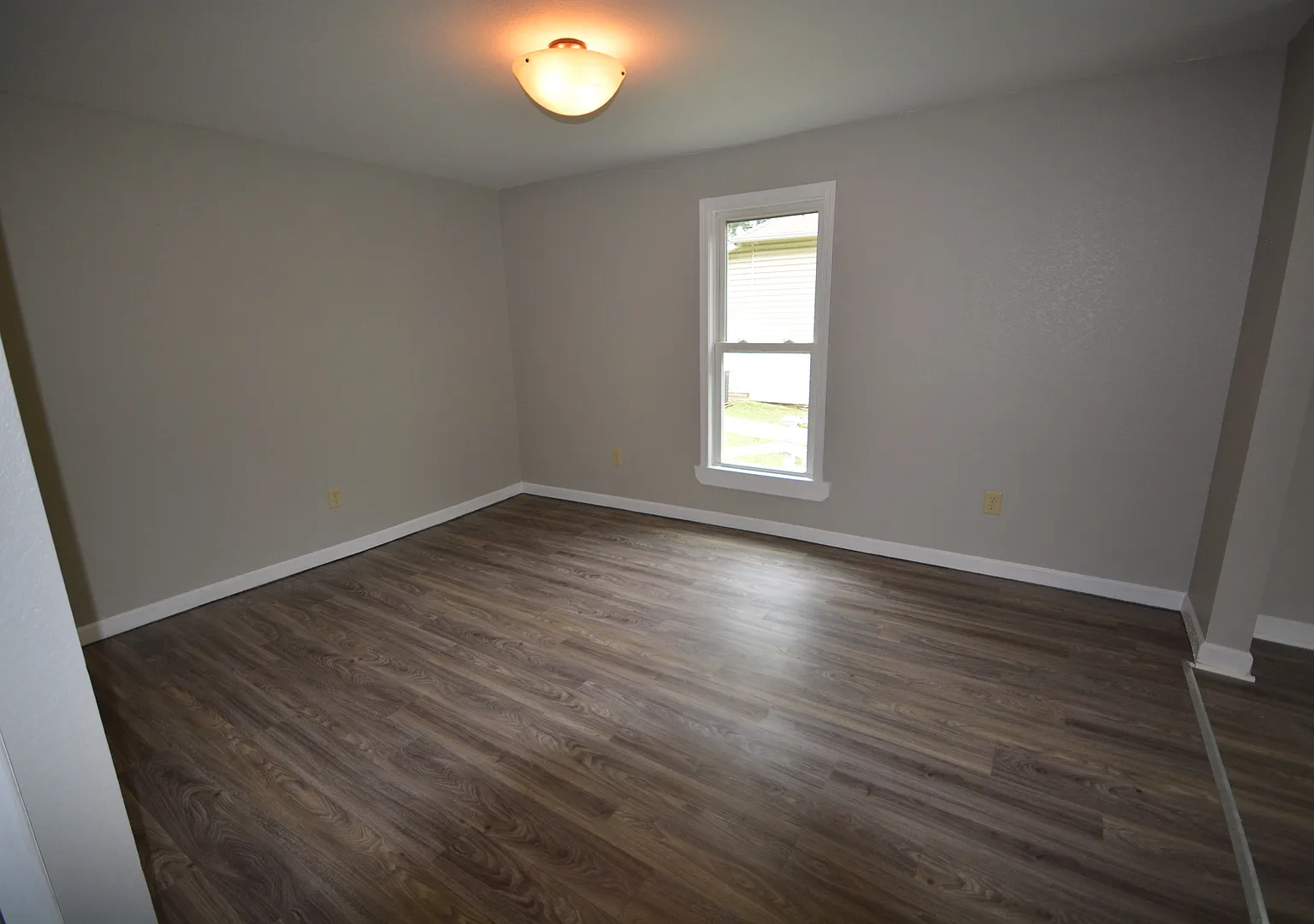 Space, Space & More Space! 3 Bedroom 1 Bath home — Photo 3