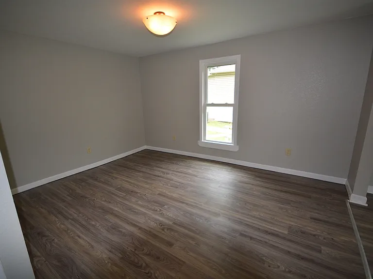2037 N Jefferson Ave — Photo 3