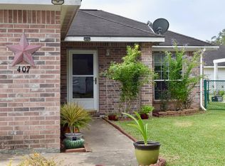 407 Shropshire St, El Campo, TX 77437