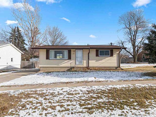 840 S Dubuque St, Solon, IA 52333