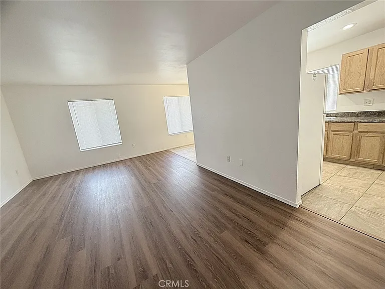302 E Blueridge Ave — Photo 5