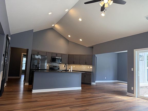 5th image of 327 Lynx LANE