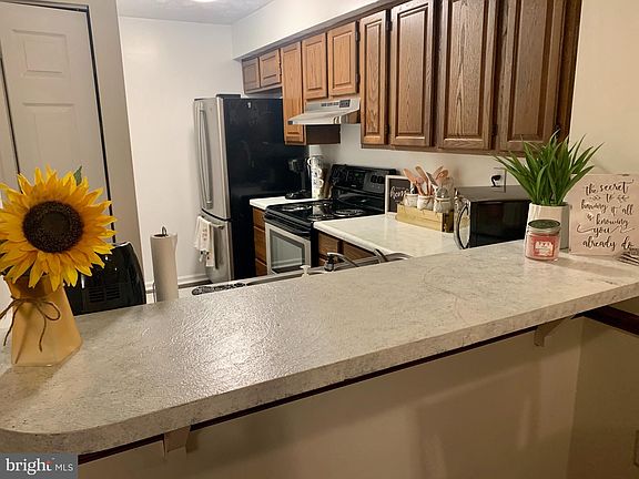 5th image of 808 Stratford Way APT E