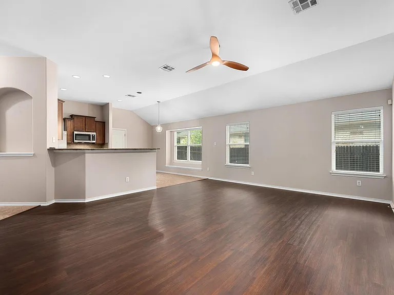 799 Clear Springs Holw — Photo 16