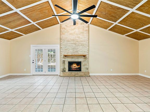 5th image of 1806 Brazos Dr