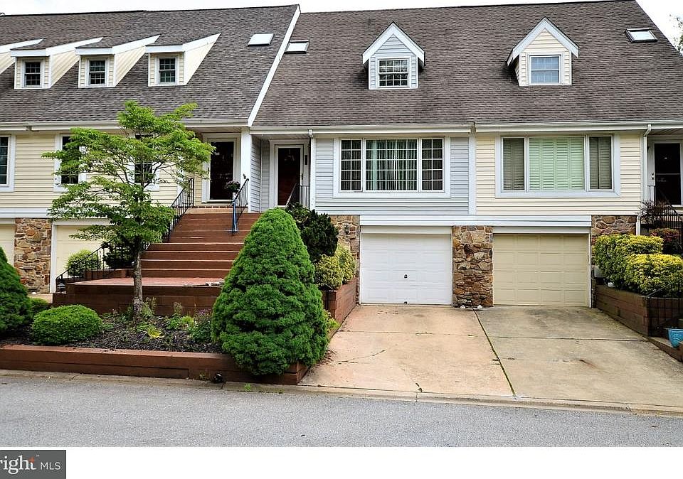 1st image of 27 Marsh Woods Ln