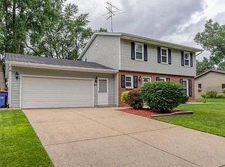 821 Shawmut Ct NW, Grand Rapids, MI 49504