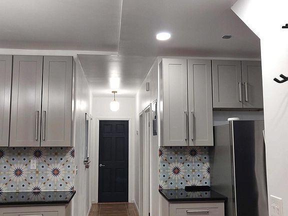 4th image of 12 McDougall St Floor 1