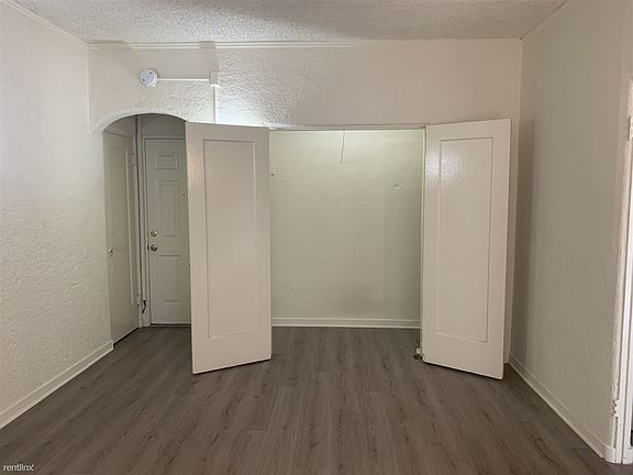 5th image of 2975 Leeward Ave