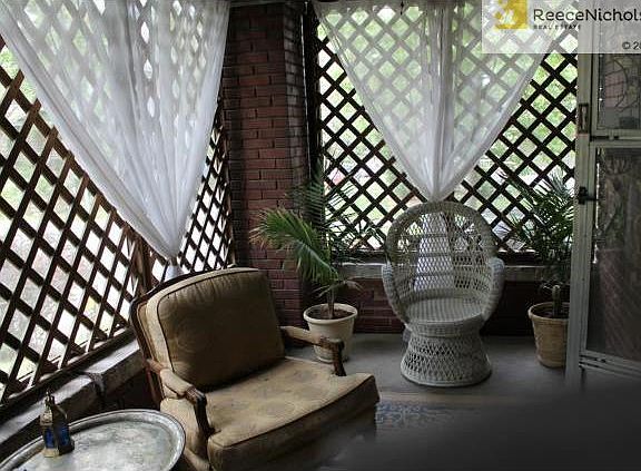 Screened In Porch - Level I