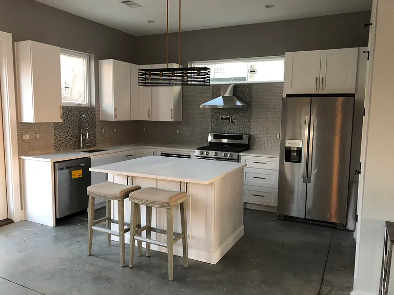704 Connally St SE — Photo 9