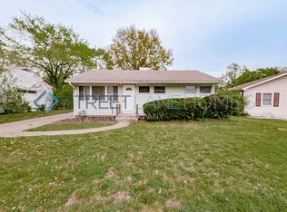 704 Royal Heights Rd, Belleville, IL 62226