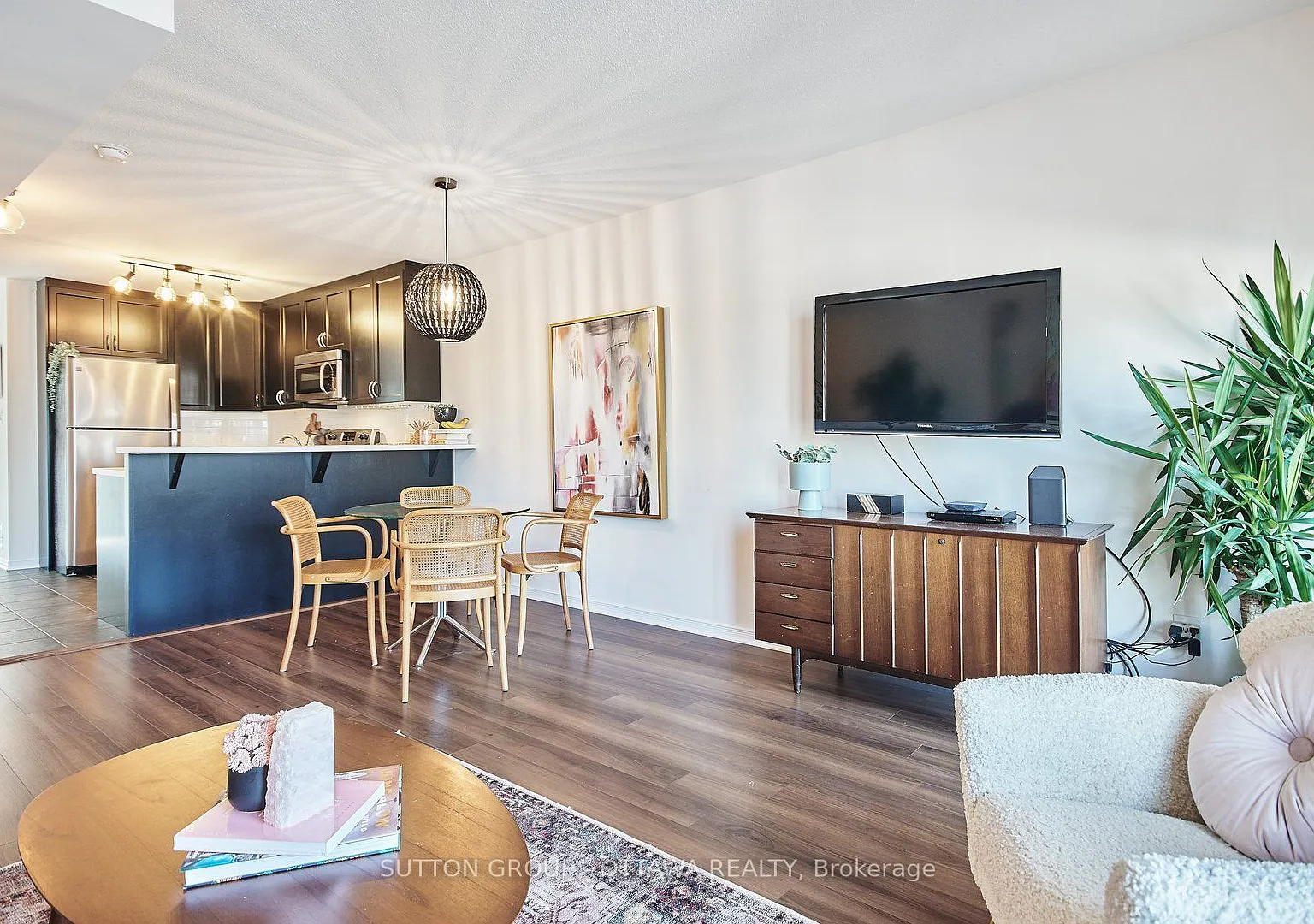 2 bed, $2,200 — Photo 3