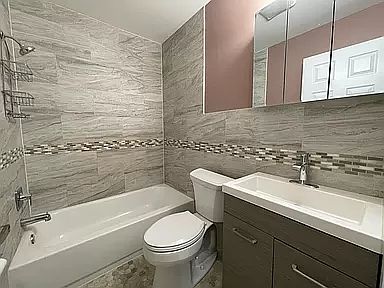 3rd image of 2 Westminster Ln Floor 1