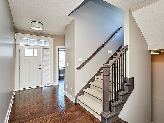 4th image of 735 NE Dartmoor Dr
