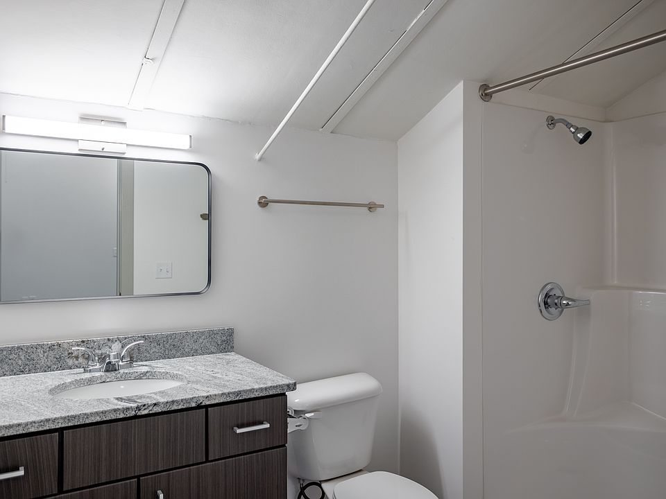 2nd image of 601 W 2nd St #115