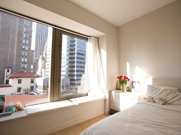 3rd image of 75 Wall St APT 30J