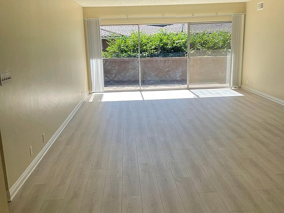 5th image of 384 Cliff Dr APT 2
