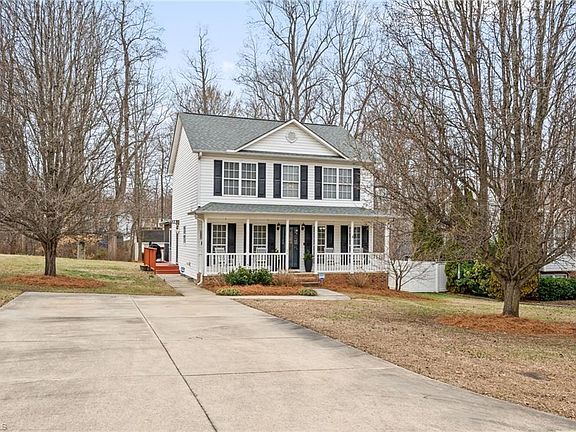 2nd image of 11 Collin Ln