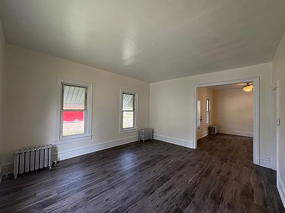 4th image of 908 N Park St