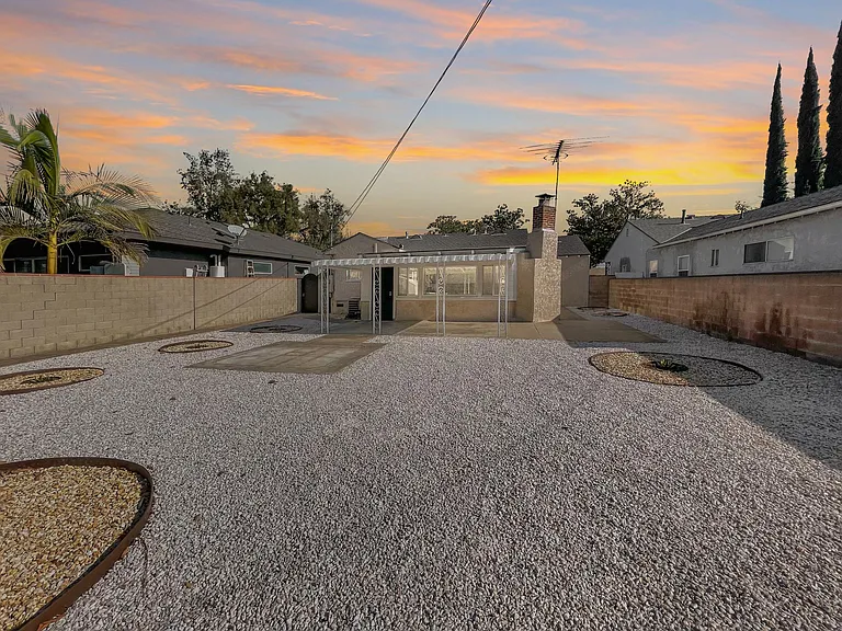 1321 N Pass Ave — Photo 19
