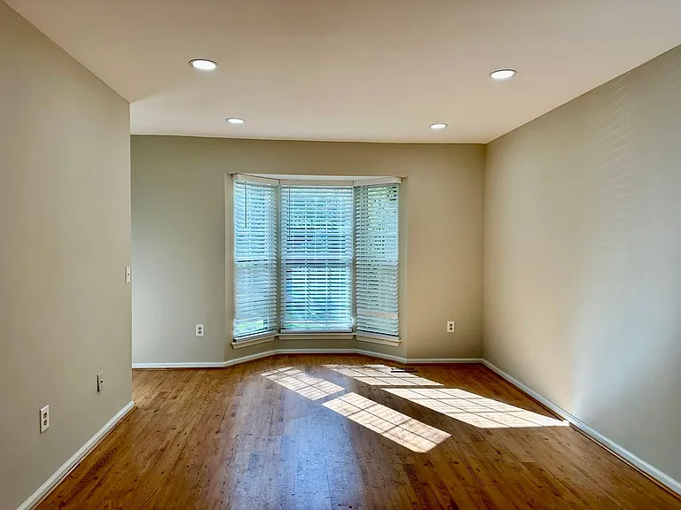 4 Abbey Bridge Ct — Photo 5
