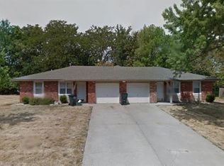 409 NE Westwind Dr APT B, Lees Summit, MO 64086
