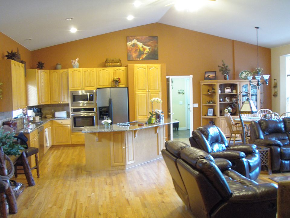 open kitchen/dining/living