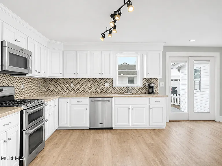 904 Arnold Ave — Photo 12