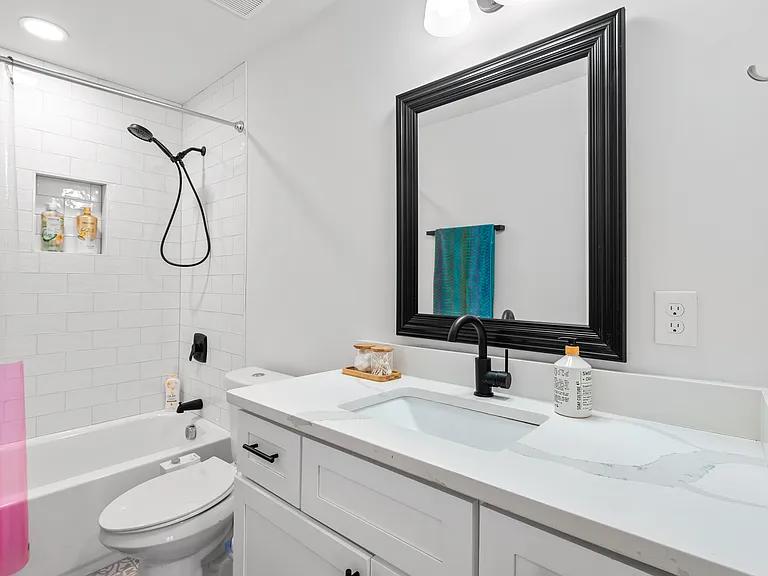 Upstairs full bath