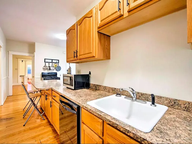 34 Pembroke Ave — Photo 9