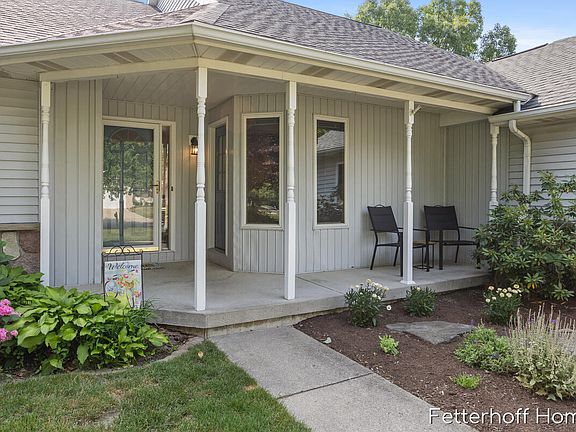 3rd image of 1900 Cherry Run Dr NW