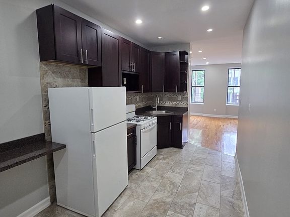 3rd image of 772 E 80th St #2