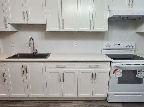 1155 Granville St #2, Vancouver, BC V6Z 1M1