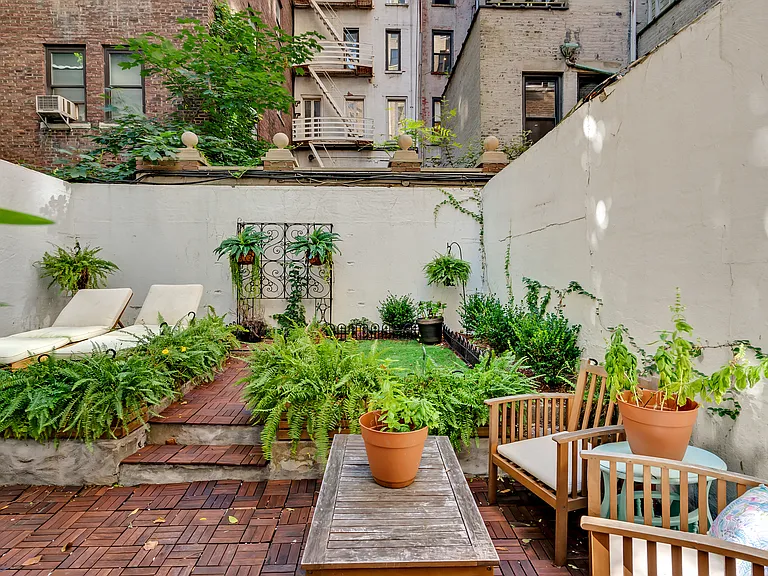 114 E 62nd St #GARDEN — Photo 11