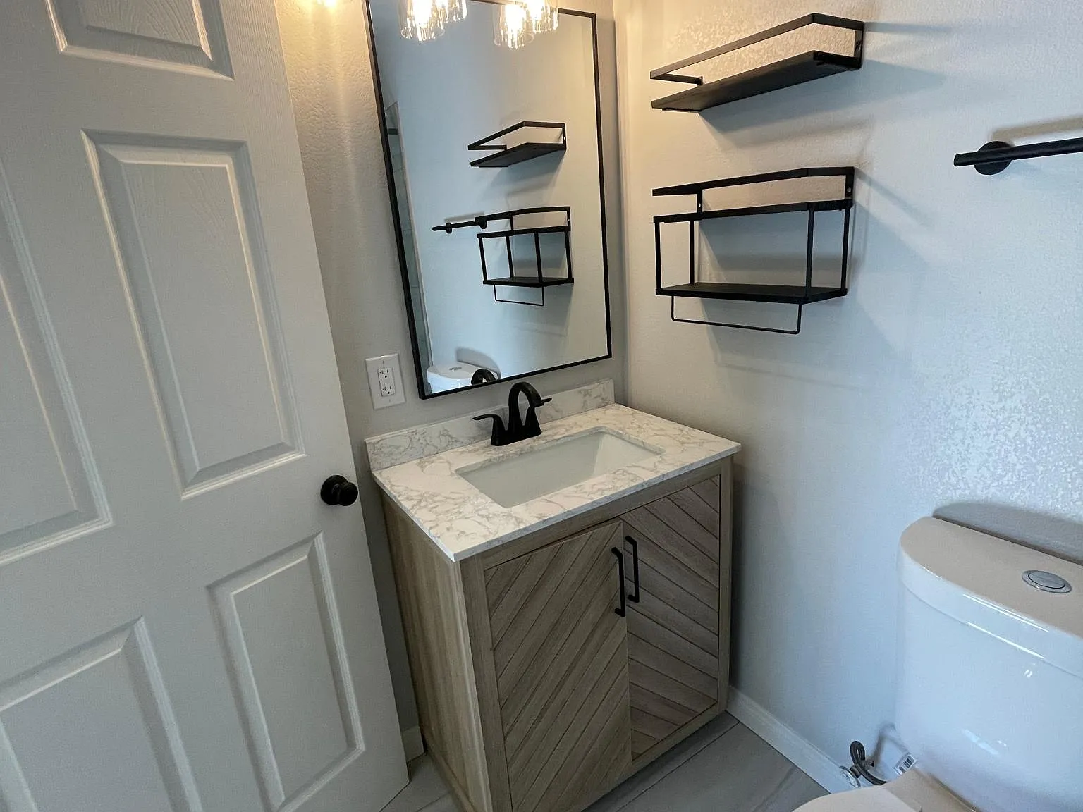 15523 Kingsbury St — Photo 4